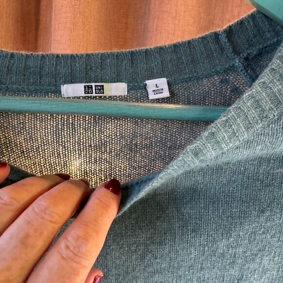 Uniqlo 100% Wool Lightweight Crewneck Sweater - Picture 2 of 4